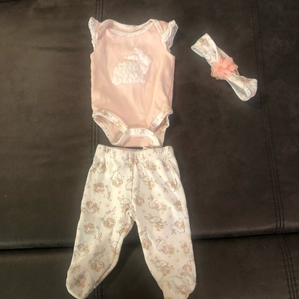 KYLE & Deena Bunny Outfit
